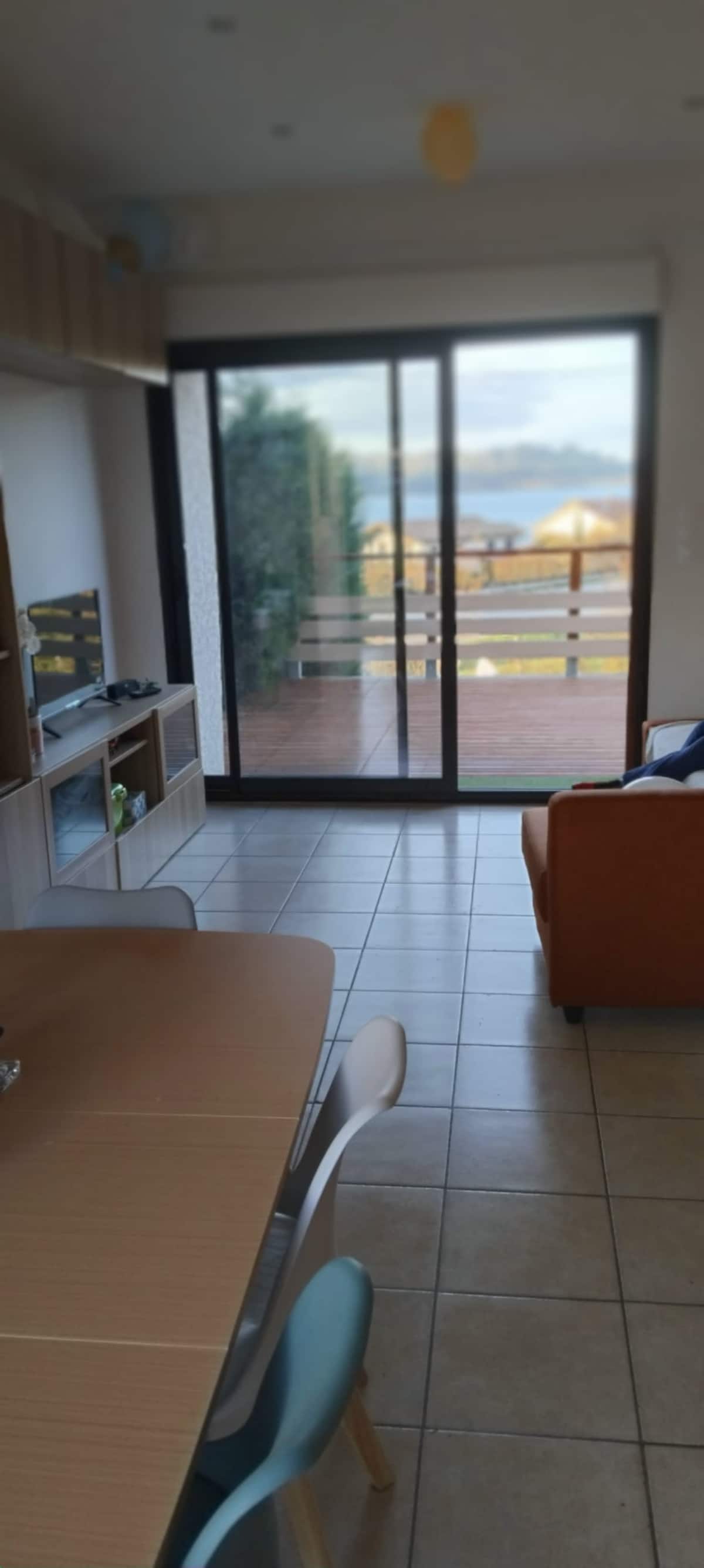 Vue de la maison et du lac